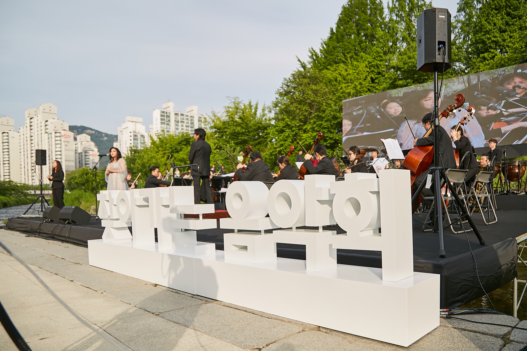 포스터0000241A5318.jpg